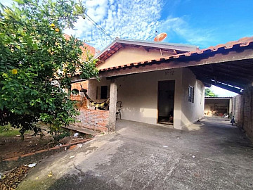 OPORTUNIDADE DE CASA COM �TIMO TERRENO NA 24 DE MAIO