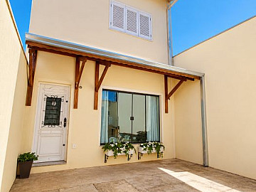 LINDO SOBRANO NO JARDIM YP�