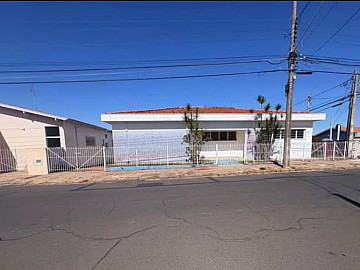 CASA T�RREA PARA LOCA��O NA VILA CARMELO