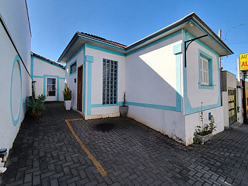 CASA COM PONTO COMERCIAL